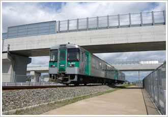 自然土防草材ガンコマサの主な使用用途 鉄道 線路脇