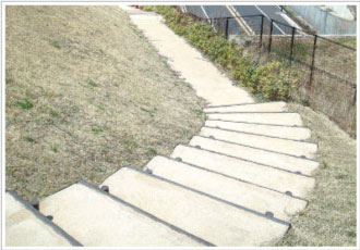 自然土舗装材スーパーガンコマサ 階段への施工