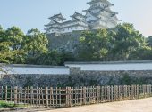 防草土による公園の通路・広場への雑草対策