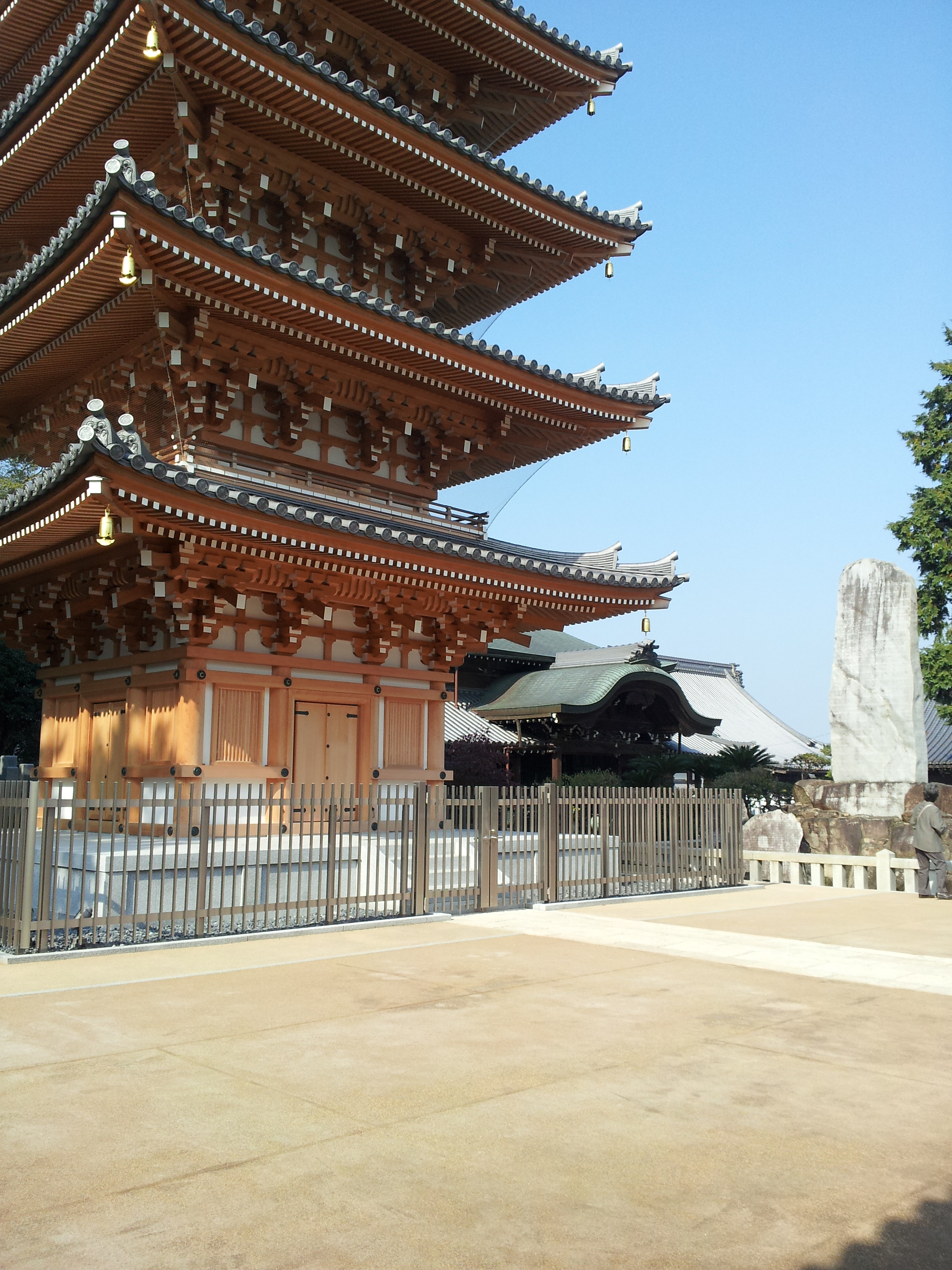 防草土による神社仏閣の雑草対策