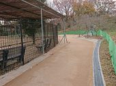 防草土による国営公園の遊歩道への雑草対策