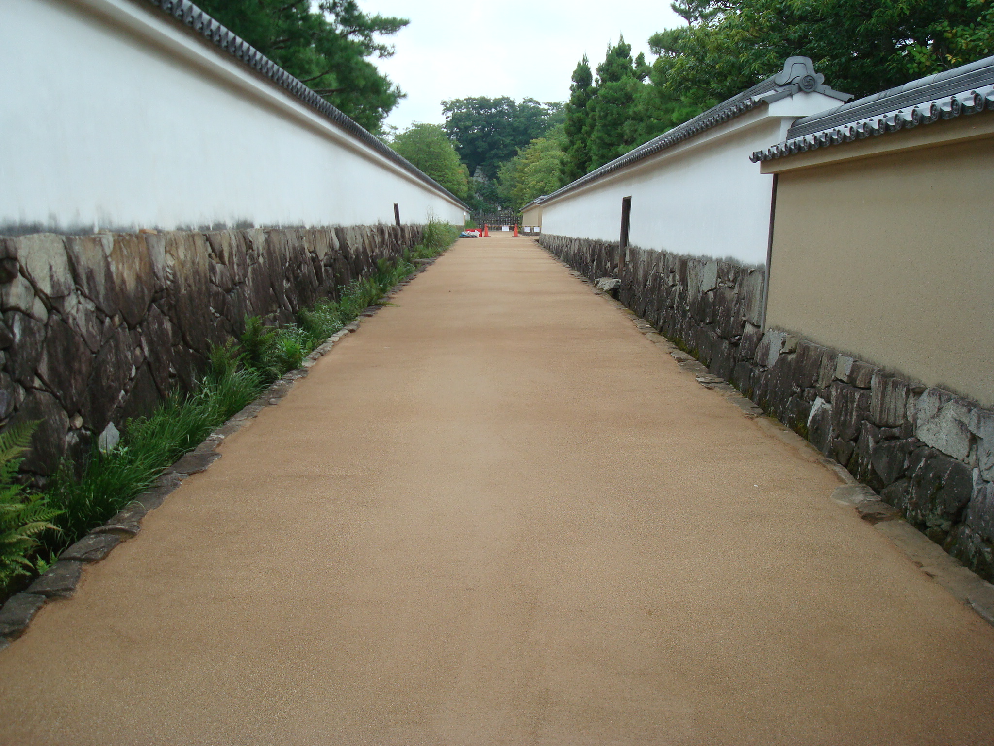 文化財の遊歩道への雑草・防草対策