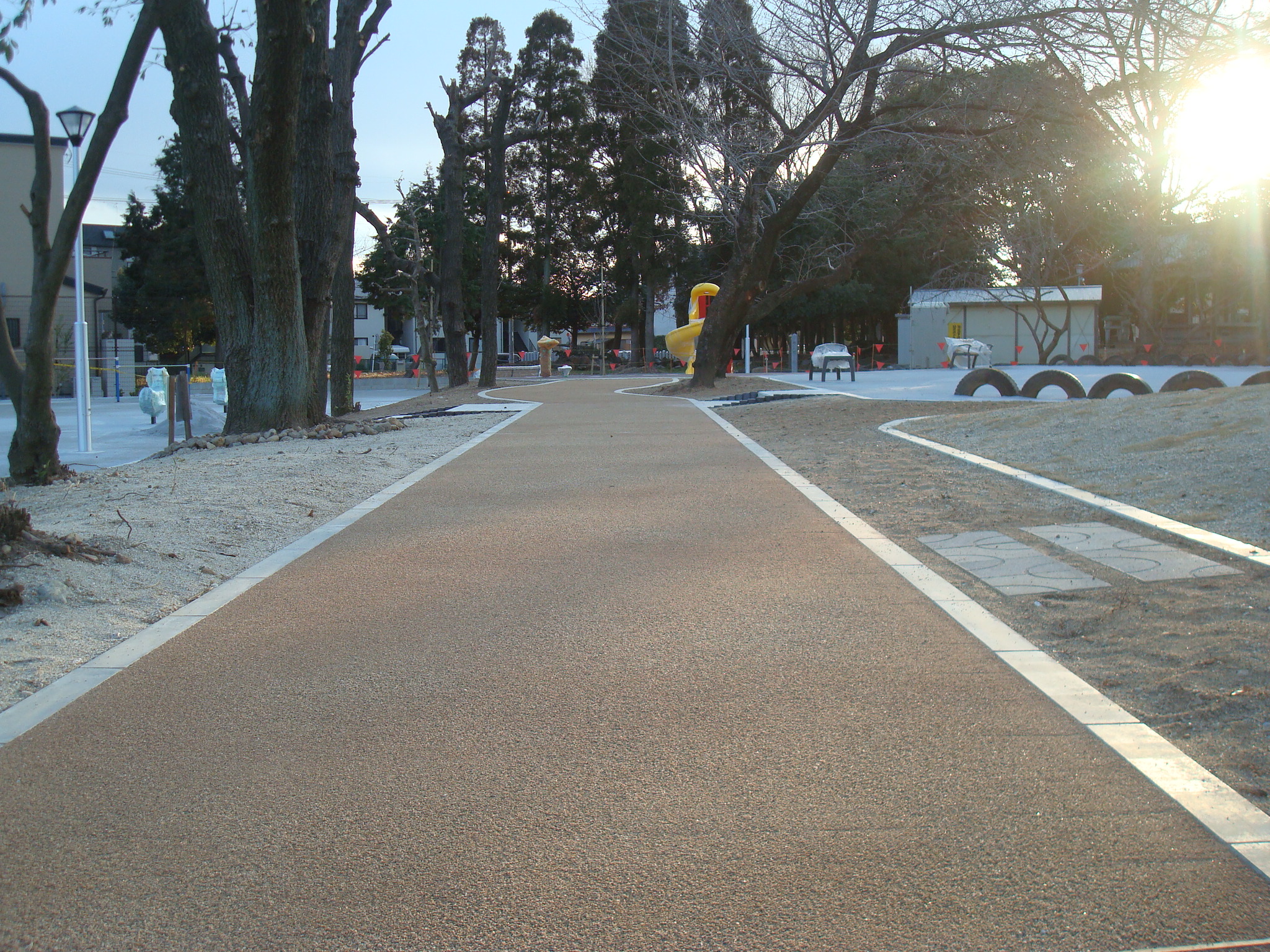 公園の園路への雑草・防草対策