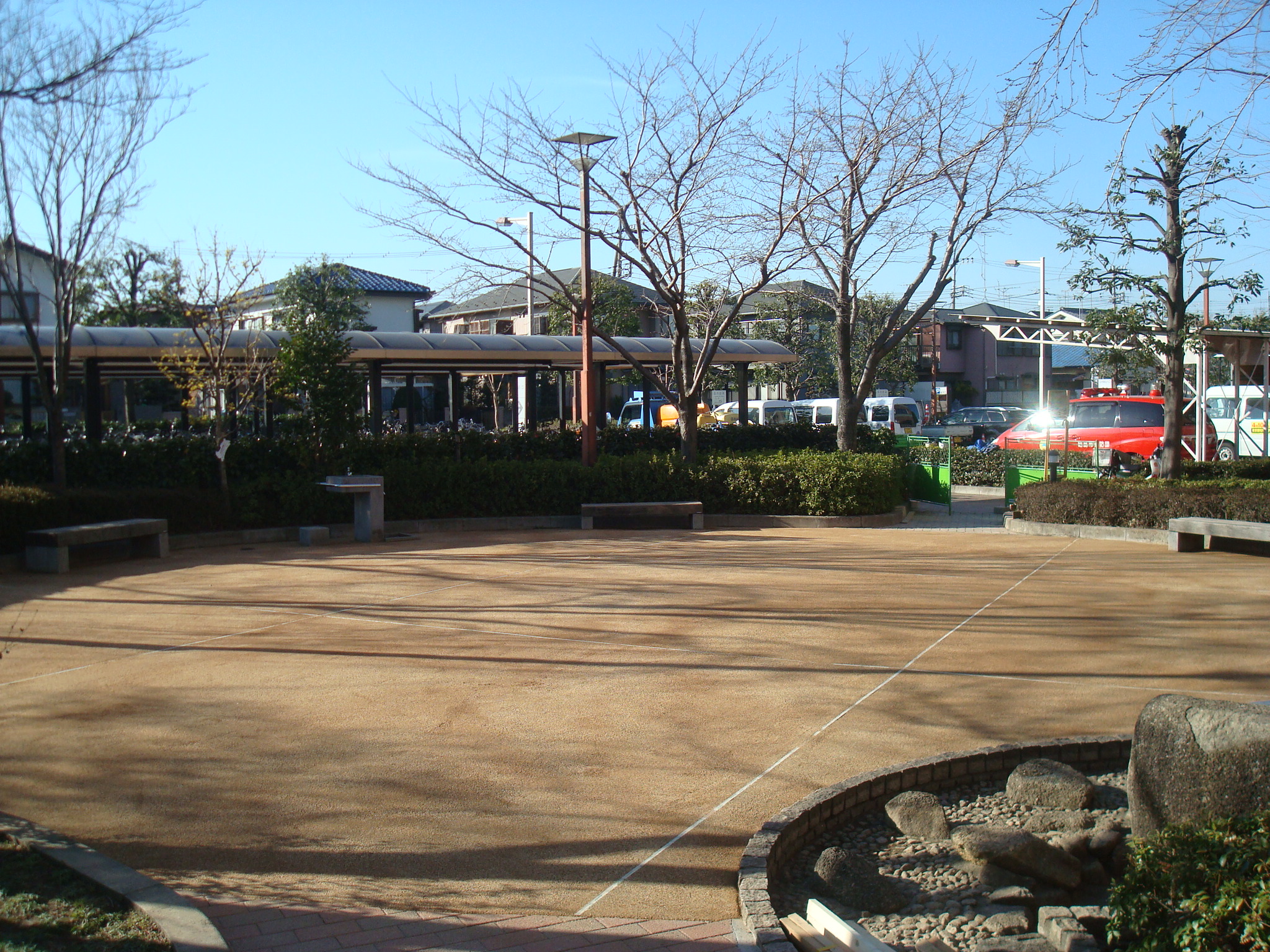 公園の広場・遊歩道への雑草・防草対策