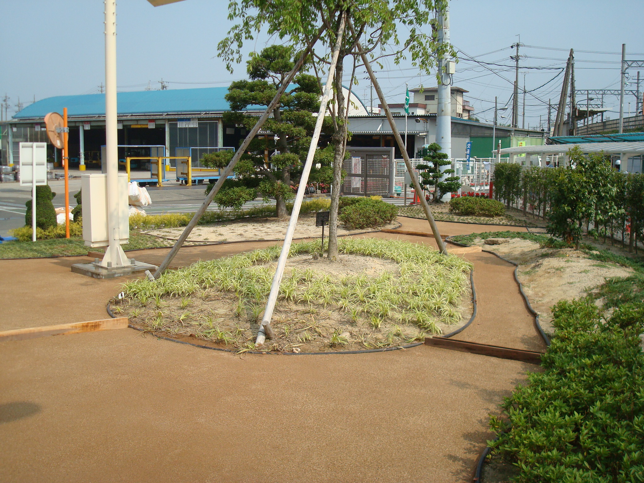 公園の広場への雑草・防草対策