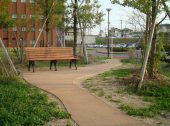 施設の広場・遊歩道への雑草・防草対策