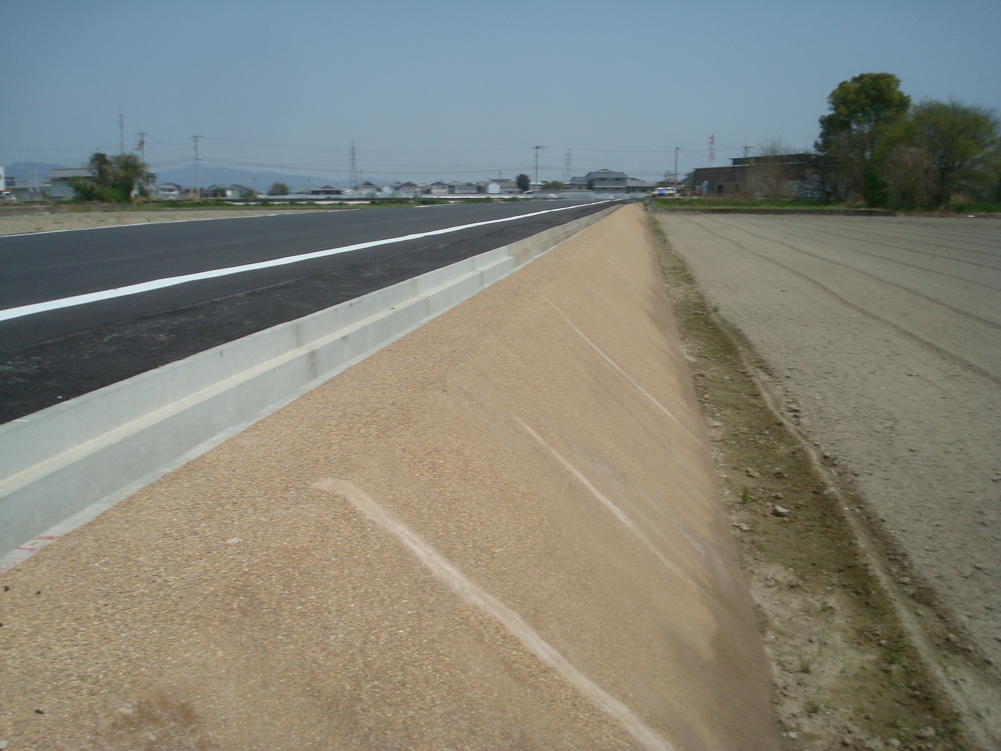 道路の法面への雑草・防草対策