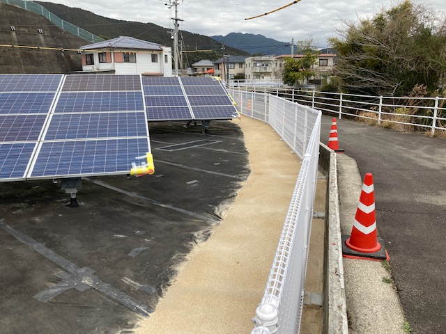 防草土・防草材によるソーラー施設の雑草対策