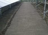 防草土・防草材による太陽光パネル施設の雑草対策