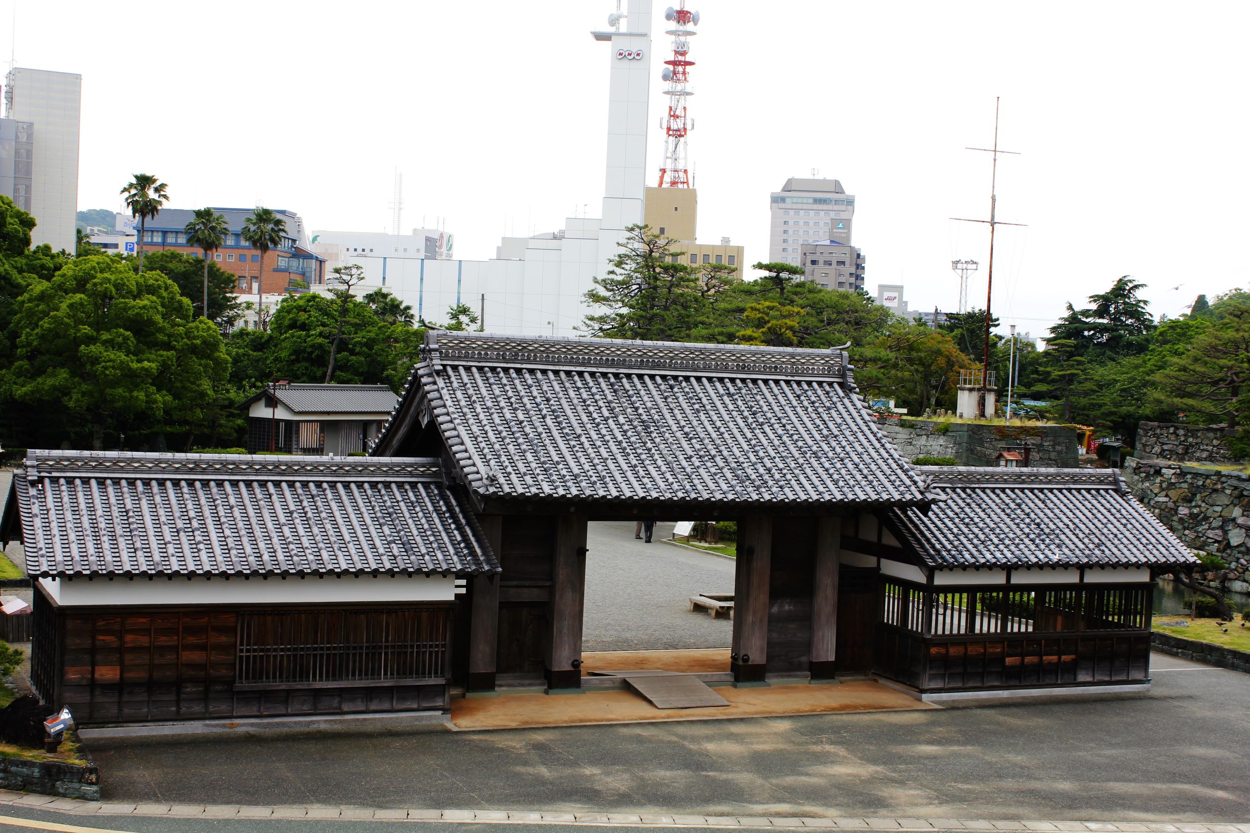 スーパーガンコマサ,ガンコマサ,雑草対策,土舗装,真砂土,YBK工業,舗装,遊歩道,公園,城門,鷲の門,徳島