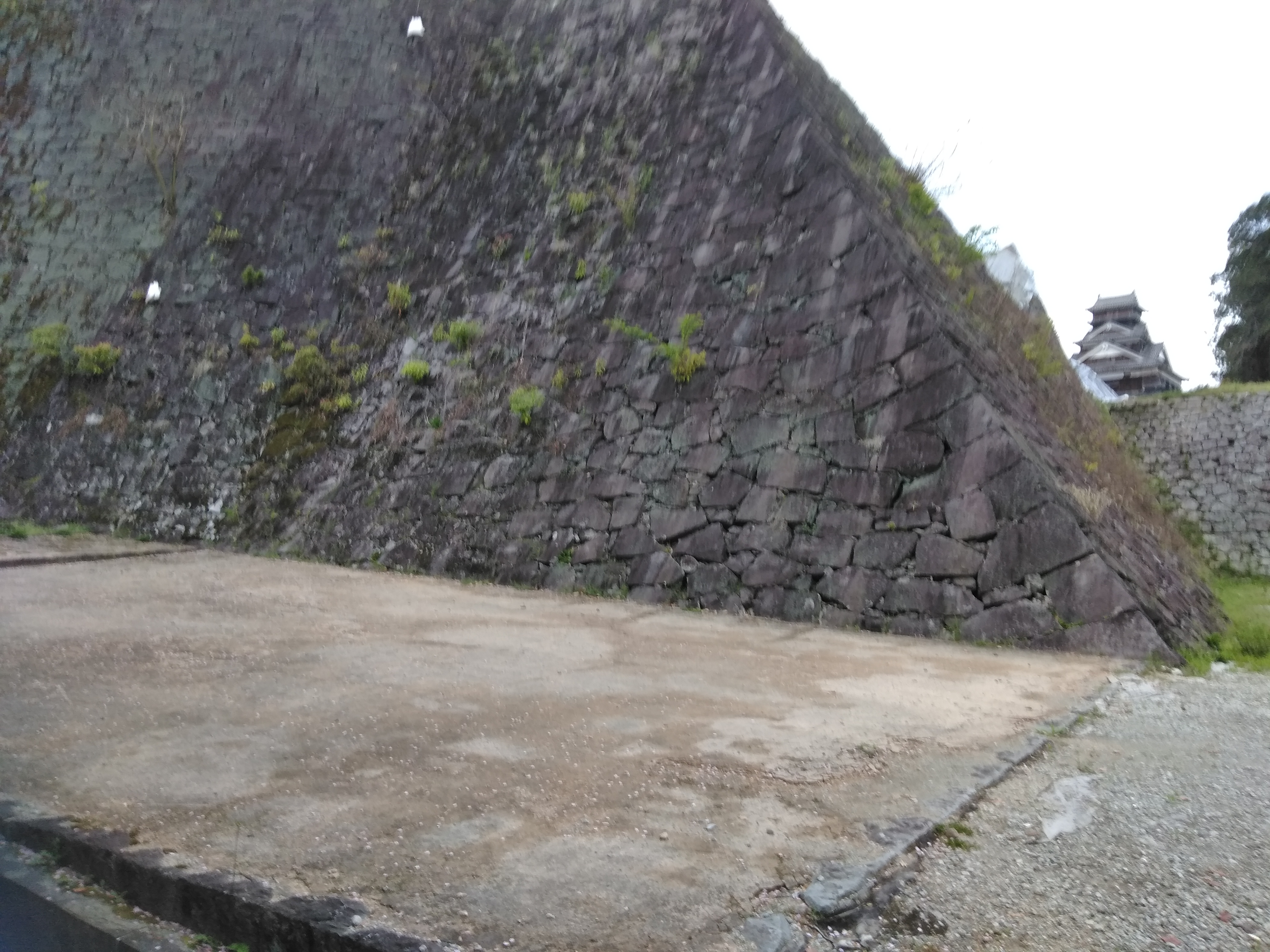 スーパーガンコマサ,ガンコマサ,雑草対策,土舗装,真砂土,YBK工業,防草,舗装,遊歩道,城,史跡,城史跡,熊本城,