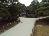 スーパーガンコマサ,ガンコマサ,雑草対策,土舗装,真砂土,YBK工業,防草,舗装,遊歩道,文化財,公園,スーパーガンコマサ輝白,二条城,二条城二の丸庭園,